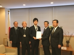 竹島領土権確立隠岐期成同盟会(隠岐の島町長一行)による鈴木外務大臣政務官表敬1