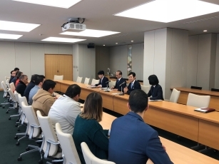 Juntos!!中南米対日理解促進交流プログラム「南米グループ」被招へい者による辻外務大臣政務官表敬
