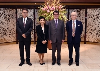 河野外務大臣とジャパン・ハウス3拠点館長との夕食会