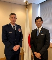 シュナイダー在日米軍司令官の辻外務大臣政務官への着任表敬1