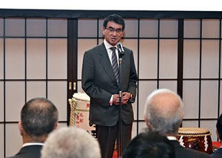 (写真1)河野大臣の挨拶