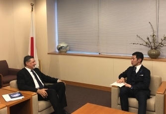 辻外務大臣政務官とアミン国際再生可能エネルギー機関事務局長との会談2