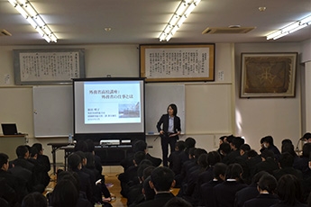 (写真1)高校講座の様子(佐賀県立三養基高等学校)