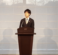 (写真1)鈴木外務大臣政務官挨拶
