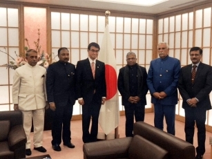ハリワンシュ・インド上院副議長による河野外務大臣表敬