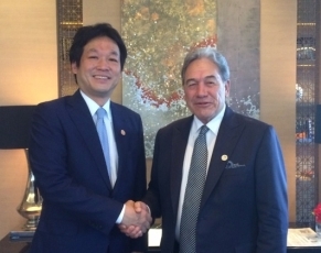 薗浦内閣総理大臣補佐官とピーターズ・ニュージーランド副首相兼外務大臣との会談