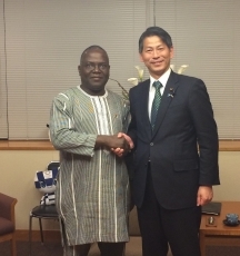 シンカ・ブルキナファソ外務・協力事務次官による山田外務大臣政務官表敬1