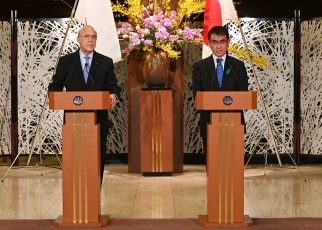 河野外務大臣とグリアOECD事務総長との夕食会(記者発表)
