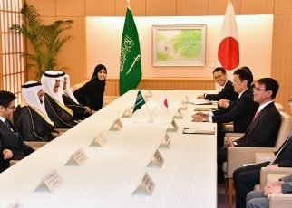 サウジアラビア諮問評議会サウジアラビア・日本友好議連一行による河野外務大臣表敬3