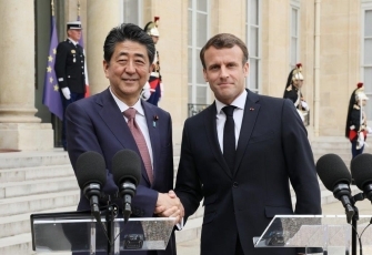 （写真5）共同記者発表2