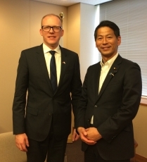 ペルシュ・ラトビア外務次官による山田外務大臣政務官への表敬1