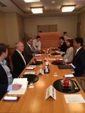 山田外務大臣政務官とオルパナ駐日フィンランド大使との昼食会の様子