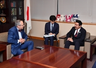 コーフマン「ブネイ・ブリス」会長一行による佐藤外務副大臣表敬(懇談)
