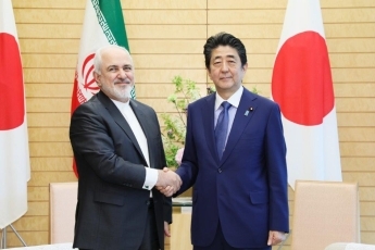(写真1)表敬を受ける安倍総理大臣(写真提供:内閣広報室)