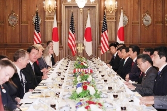 （写真5）ワーキングランチ（写真提供：内閣広報室）