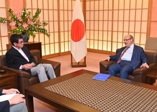 ヴィトリーノ国際移住機関事務局長による河野外務大臣表敬3