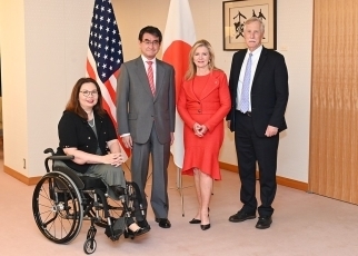 米国上院軍事委員会一行による河野外務大臣表敬1