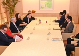 米国上院軍事委員会一行による河野外務大臣表敬2