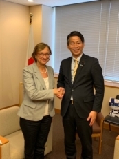 バッタイニ=ドラゴーニ欧州評議会事務次長による山田外務大臣政務官への表敬の様子