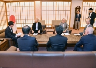 大島アフリカ協会理事長等による河野外務大臣表敬3