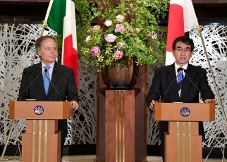 日伊外相会談