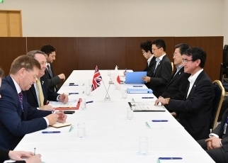河野外務大臣とフォックス英国国際貿易大臣との会談2