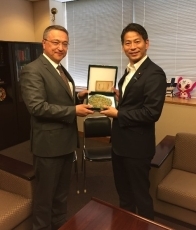 山田賢司外務大臣政務官とクチカーロフ・ウズベキスタン国家生態系・環境保護委員会委員長との会談1