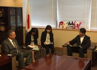 山田賢司外務大臣政務官とクチカーロフ・ウズベキスタン国家生態系・環境保護委員会委員長との会談2