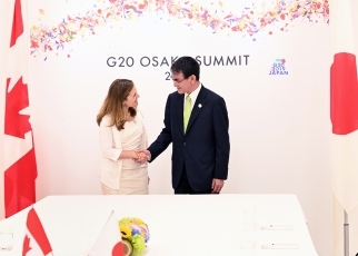 日・カナダ外相会談(出迎え)