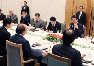 （写真5）日・ベトナム首脳会談2（写真提供：内閣広報室）