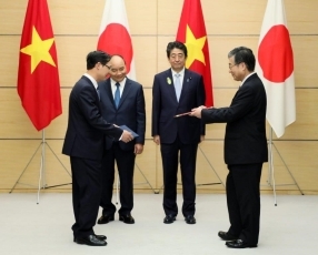 （写真14）高専教育に関する覚書1（写真提供：内閣広報室）