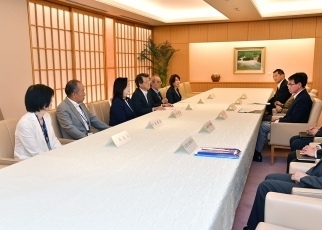 外務人事審議会による「多様な人材が活躍する職場作りを含む在外公館を通じた機動的な外交活動の展開に関する勧告」の提出2