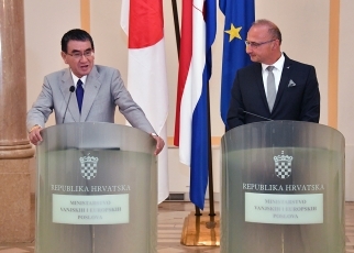（写真6）日・クロアチア外相共同記者会見