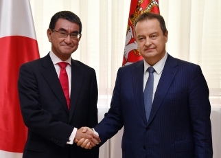（写真7）日・セルビア外相会談