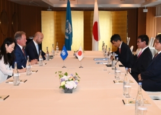 河野外務大臣とビーズリー国連世界食糧計画事務局長との会談の様子