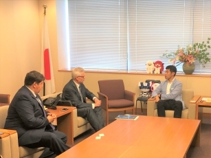 辻外務大臣政務官とルスナック・エネルギー憲章事務局長との会談(会談)