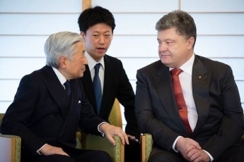 (写真6)通訳の様子(2016年,天皇陛下(当時)とポロシェンコ・ウクライナ大統領(当時)との会談)