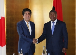 (写真)日・アンゴラ首脳会談 (写真提供:内閣広報室)