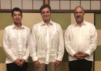 辻外務大臣政務官とキューバ野球連盟副会長(国際柔道連盟大使)との会談