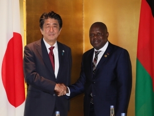 (写真1)チムリレンジ・マラウイ副大統領による安倍総理大臣表敬