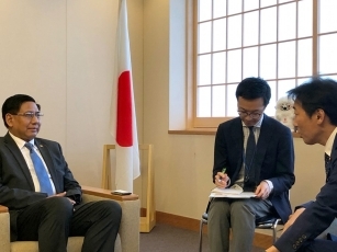 ミン・トゥ次期駐日ミャンマー大使による中山外務大臣政務官表敬