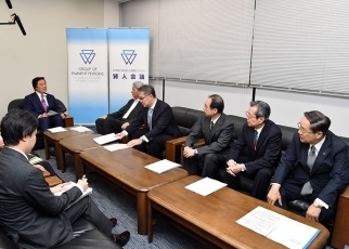 「核軍縮の実質的な進展のための賢人会議」議長レポートの提出2