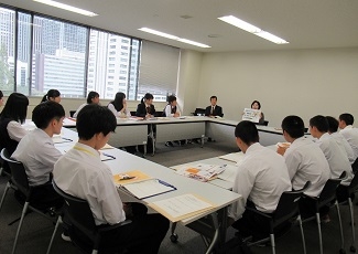 (写真2)島根県立三刀屋高等学校の皆さん(会議室)