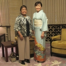 安倍昭恵総理大臣夫人とデビー・レメンゲサウ・パラオ共和国大統領夫人との懇談