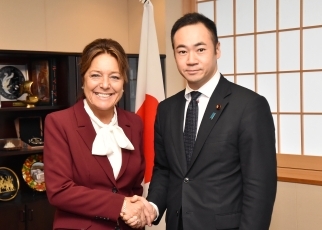 シェリフ「教育を後回しにはできない基金」事務局長による鈴木外務副大臣表敬