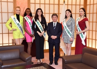 「2019ミス・インターナショナルビューティページェント」関係者による茂木外務大臣表敬