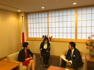 ミュラー人道問題担当国連事務次長補兼緊急援助調整副官による中谷外務大臣政務官表敬2