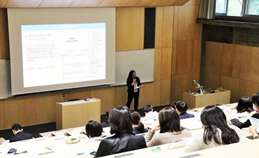 （写真2）分科会の様子（高度人材の国際移動　経済連携協定の観点から）