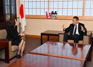 水鳥防災担当国連事務次長補兼事務総長特別代表による鈴木外務副大臣表敬2