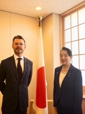 ロバート・ウォード国際問題戦略研究所(IISS)ジャパン・チェアの尾身外務大臣政務官表敬1